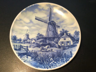 Hand Decorated in Holland | 7” Collector Plate