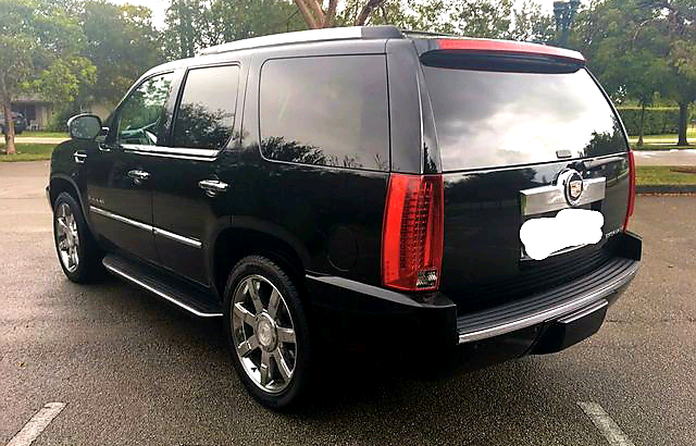 2007 Cadillac Escalade Fully Loaded – 7 passenger