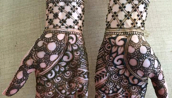 Henna artist