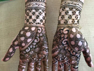 Henna artist