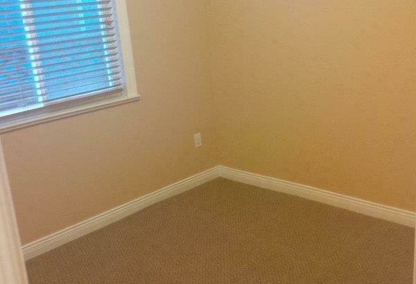 Clean and Bright 1 Bedroom ground level suite in newer home