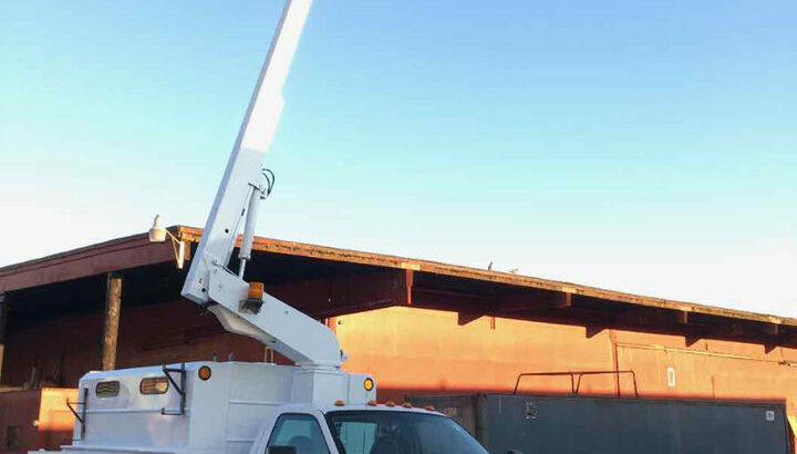 2008 FORD F450 34FT BUCKET TRUCK W/FIBER SPLICING WORK AREA