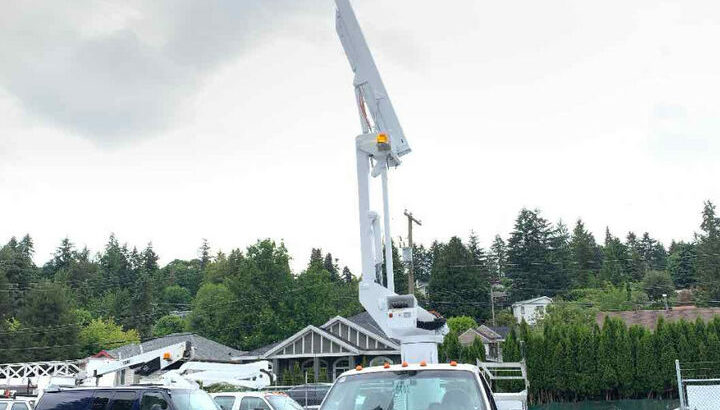 2008 FORD F550 – 42FT ARTICULATED BUCKET TRUCK *VERSALIFT BOOM*