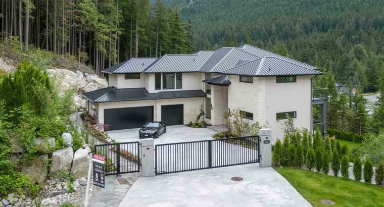 1045 HERON WAY Port Moody, British Columbia