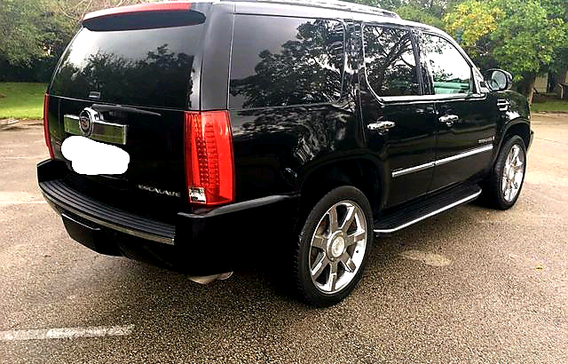 2007 Cadillac Escalade Fully Loaded – 7 passenger