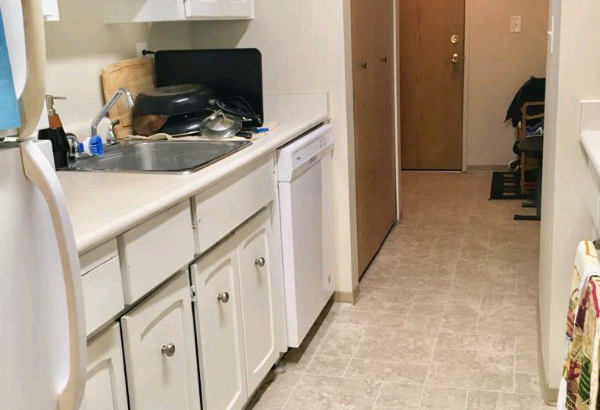 $900 / 2br – RENTING 1 PRIVATE BEDROOM IN A SPACIOUS 2B APT near