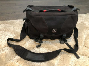 TAMARAC camera bag. Model PRO12