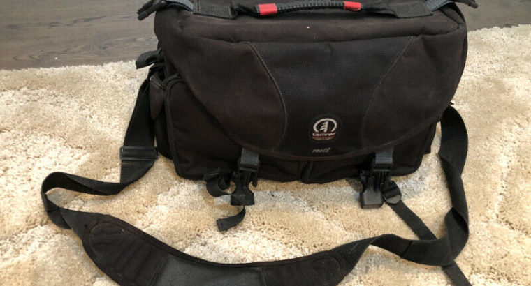 TAMARAC camera bag. Model PRO12