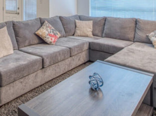 MOVING SALE – SECTIONAL COUCH (free delivery within 10km)