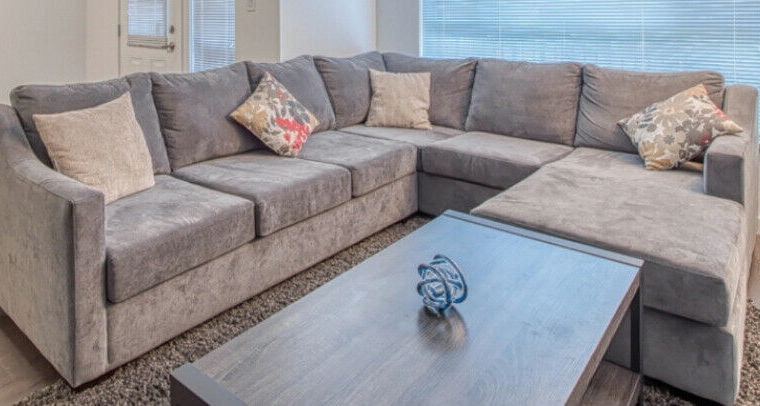 MOVING SALE – SECTIONAL COUCH (free delivery within 10km)