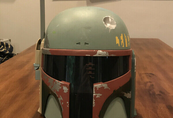 BOBA FETT HELMET EMITS VOICE DIALOGUE