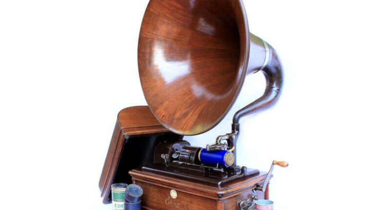1912 Edison Opera Phonograph with Cygnet Horn in Mahogany