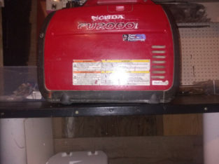 Honda eu2000i generator w/ built in inverter awesome machine