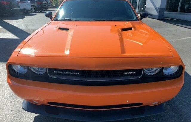 2014 Dodge Challenger SRT 6.4L HEMI 6SPD MANUAL NAVI SUNROOF 44K