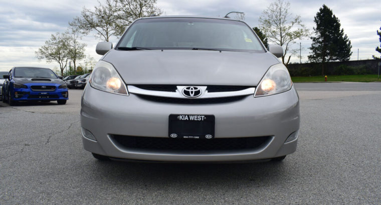 2010 Toyota Sienna XLE LIMITED 3.5L V6 – 7 Passenger!