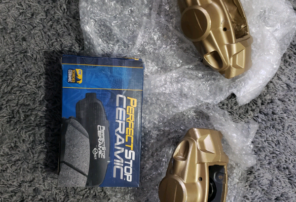 G37 Rear calipers (Akebono) + pads