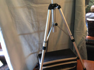 Izumar adjustable aluminum tripod