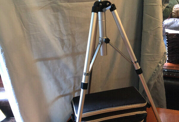 Izumar adjustable aluminum tripod