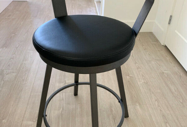 High bar top table, 6 barstool swivel chairs, for sale!