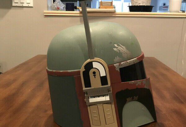 BOBA FETT HELMET EMITS VOICE DIALOGUE