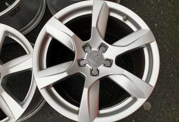 Stunning – Genuine Factory OEM Audi R8 18″ rims in exc condition