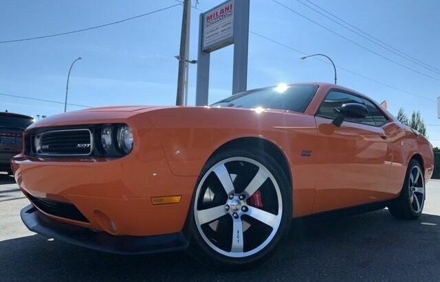 2014 Dodge Challenger SRT 6.4L HEMI 6SPD MANUAL NAVI SUNROOF 44K