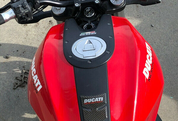 2009 Red Ducati Monster 696
