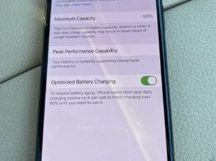 iPhone XS space grey 64 gb // 99% Battery health