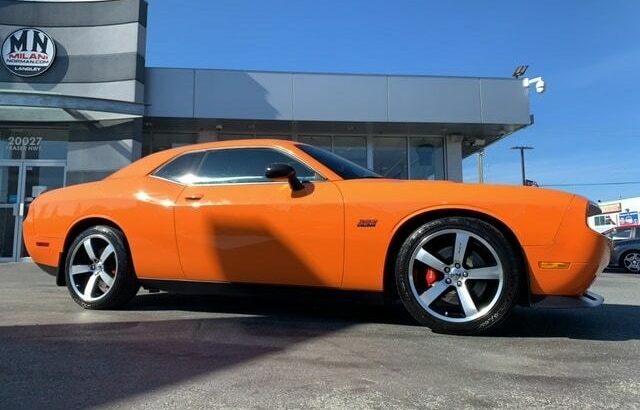 2014 Dodge Challenger SRT 6.4L HEMI 6SPD MANUAL NAVI SUNROOF 44K