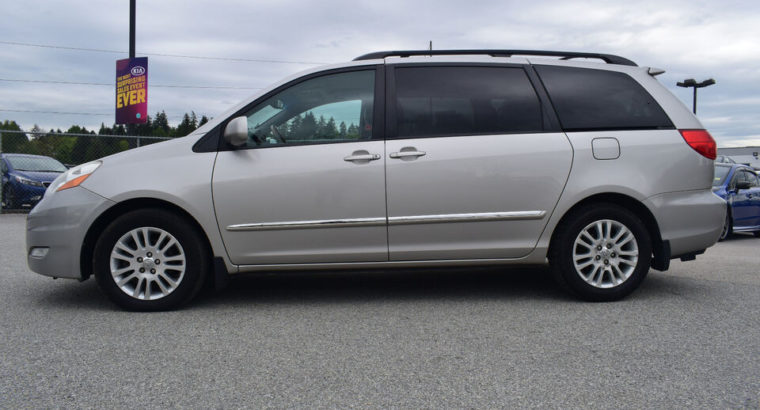 2010 Toyota Sienna XLE LIMITED 3.5L V6 – 7 Passenger!