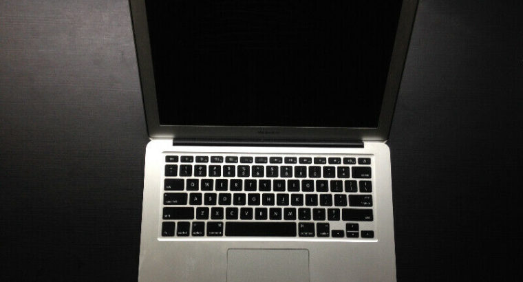 2015 MacBook Air 13″ (Excellent Condition)