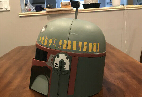 BOBA FETT HELMET EMITS VOICE DIALOGUE