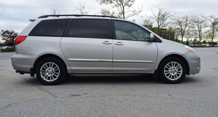 2010 Toyota Sienna XLE LIMITED 3.5L V6 – 7 Passenger!