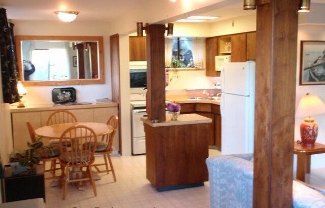 1 br. suite Weekly / Daily Deep Cove, near the Beach