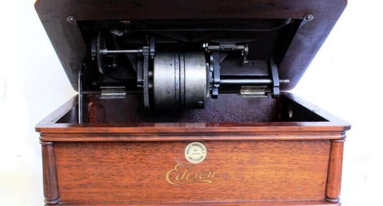 1912 Edison Opera Phonograph with Cygnet Horn in Mahogany