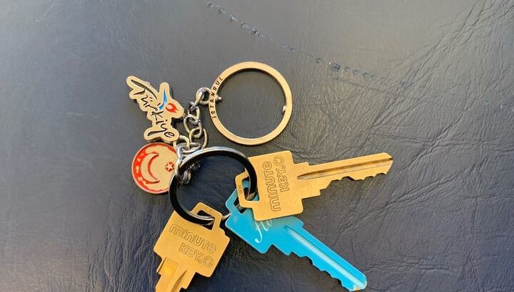 Found keys on sky train at Gilmore station