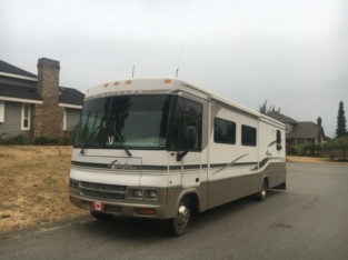 2002 Winnebago Adventurer 35U