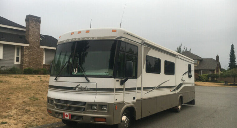 2002 Winnebago Adventurer 35U