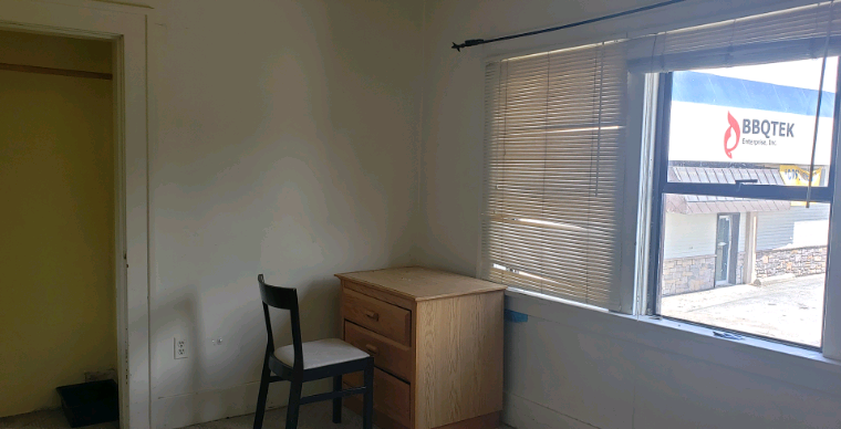 Private room in shared house available immediately