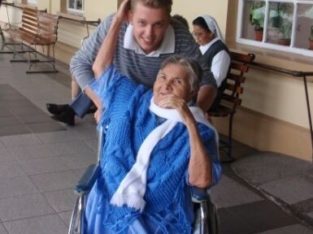 Volunteer in a Home for elderly people in Costa Rica