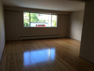 Kits, Lovely, Bright,Huge 1 BR close to all-Refinished HW Floors