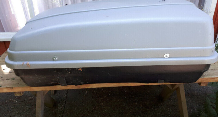 Car roof cargo box