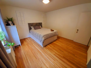Kits, Lovely large bright 1 BR HW floors close to everything