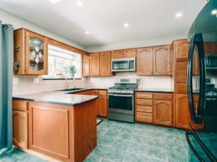 21479 THORNTON AVENUE Maple Ridge, British Columbia