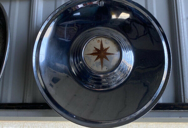 Wanted: Wanted hubcaps Cadillac Lincoln monarch