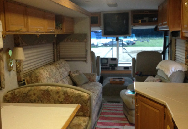 2002 Winnebago Adventurer 35U