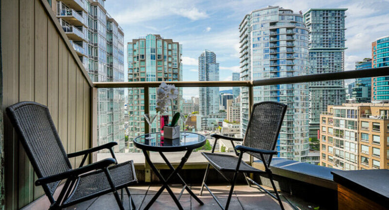Yaletown 2 BR/2BA Furnished Patio, Parking, Fireplace