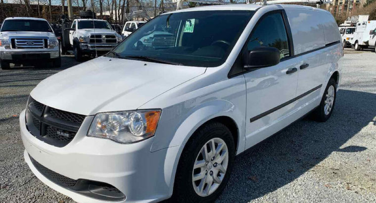 2014 RAM CARGO VAN *BULKHEAD / SHELVING / ROOF RACK* ONLY 133K