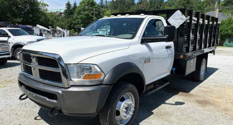 2011 Dodge Ram 5500 – 12FT FLAT BED TRUCK W/ TOMMY GATE + CRANE