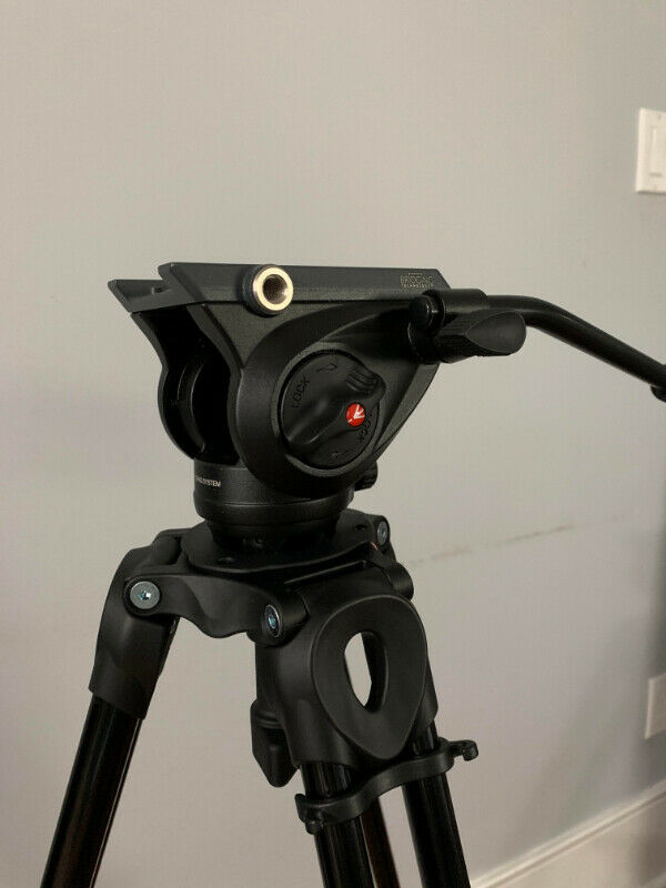 Manfrotto MVH500A Fluid Drag Video Head + MVT502AM Tripod